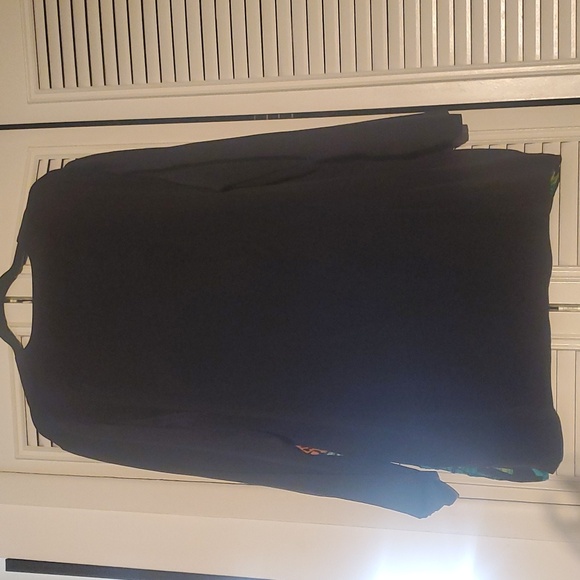 Like new! 100% silk Diane Gilman sequined tropical blouse - Picture 7 of 10